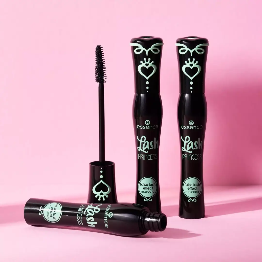 lash-princess-false-lash-effect-mascara_4250947516027_DarBeauty_04 essence Lash Princes Mascara - Image 1
