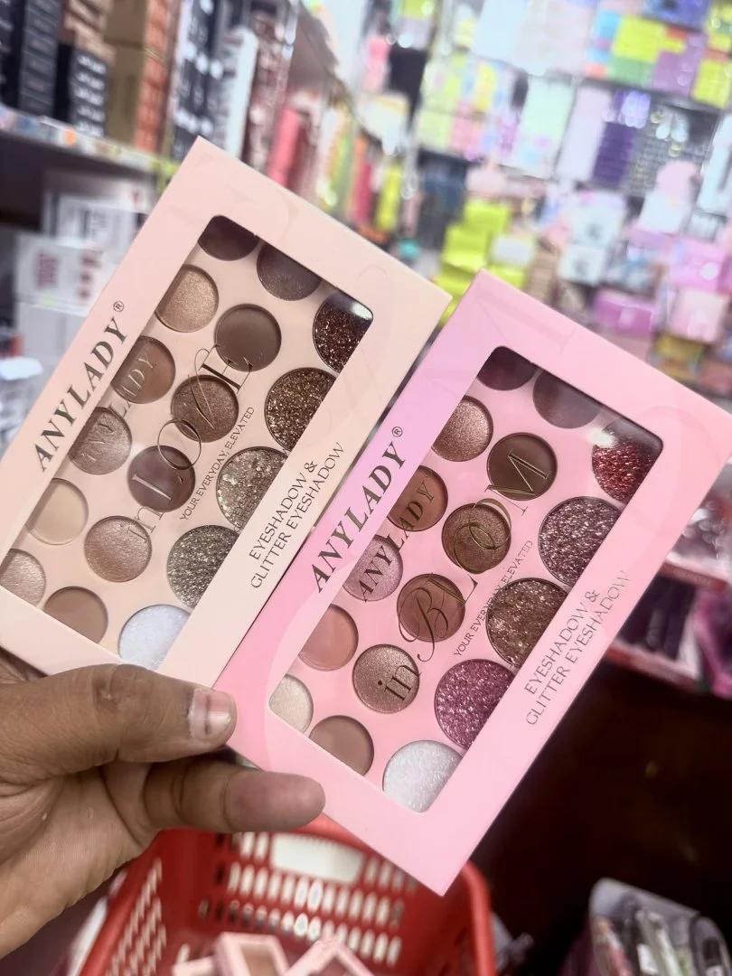 ANY LADY 17 COLOR EYESHADOW NO:8533 ANY LADY 17 COLOR EYESHADOW NO:8533 - Image 1