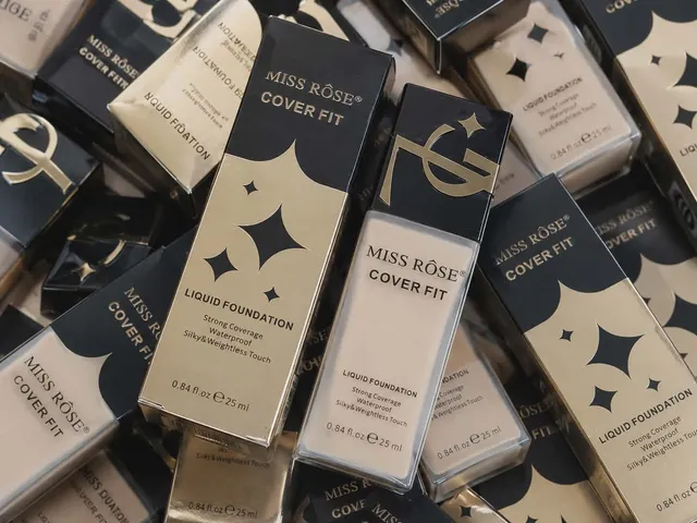 724789518_890300660025731_7951502122513533764_n MISS ROSE COVER FIT LIQUID FOUNDATION 25ML NO:7601020N1 - Image 1