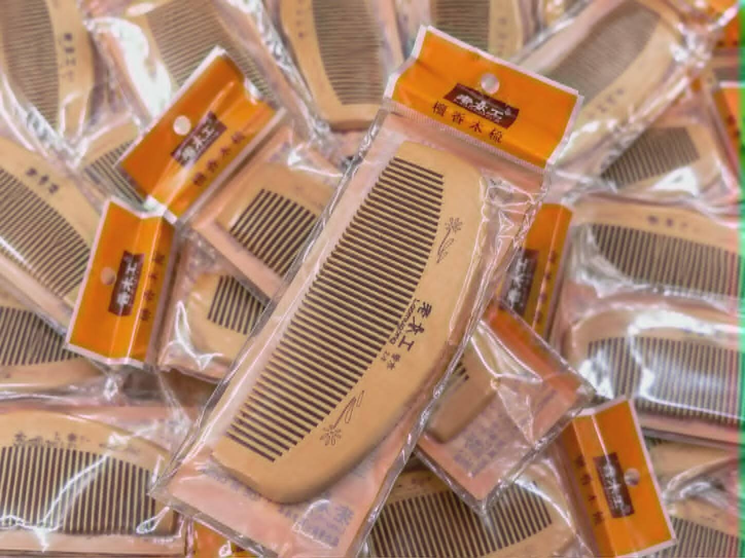 fe83b145-59ae-4342-be54-fbe4092b2774 LAO MU GONG HAIR COMB NO:322103 - Image 1
